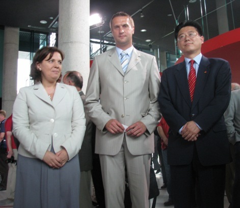 Fot. ZPRP/ Elżbieta Jakubiak (minister sportu i turystyki), Adam Krzesiński (sekretarz generalny PKOl), ambasador Chin