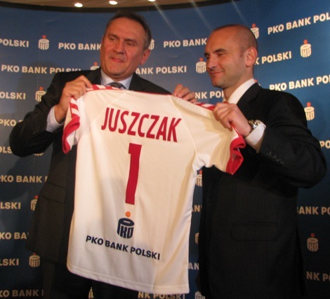 Fot. ZPRP/ Prezes Rafał Juszczak otrzymał pamiątkową koszulkę reprezentacji Polski