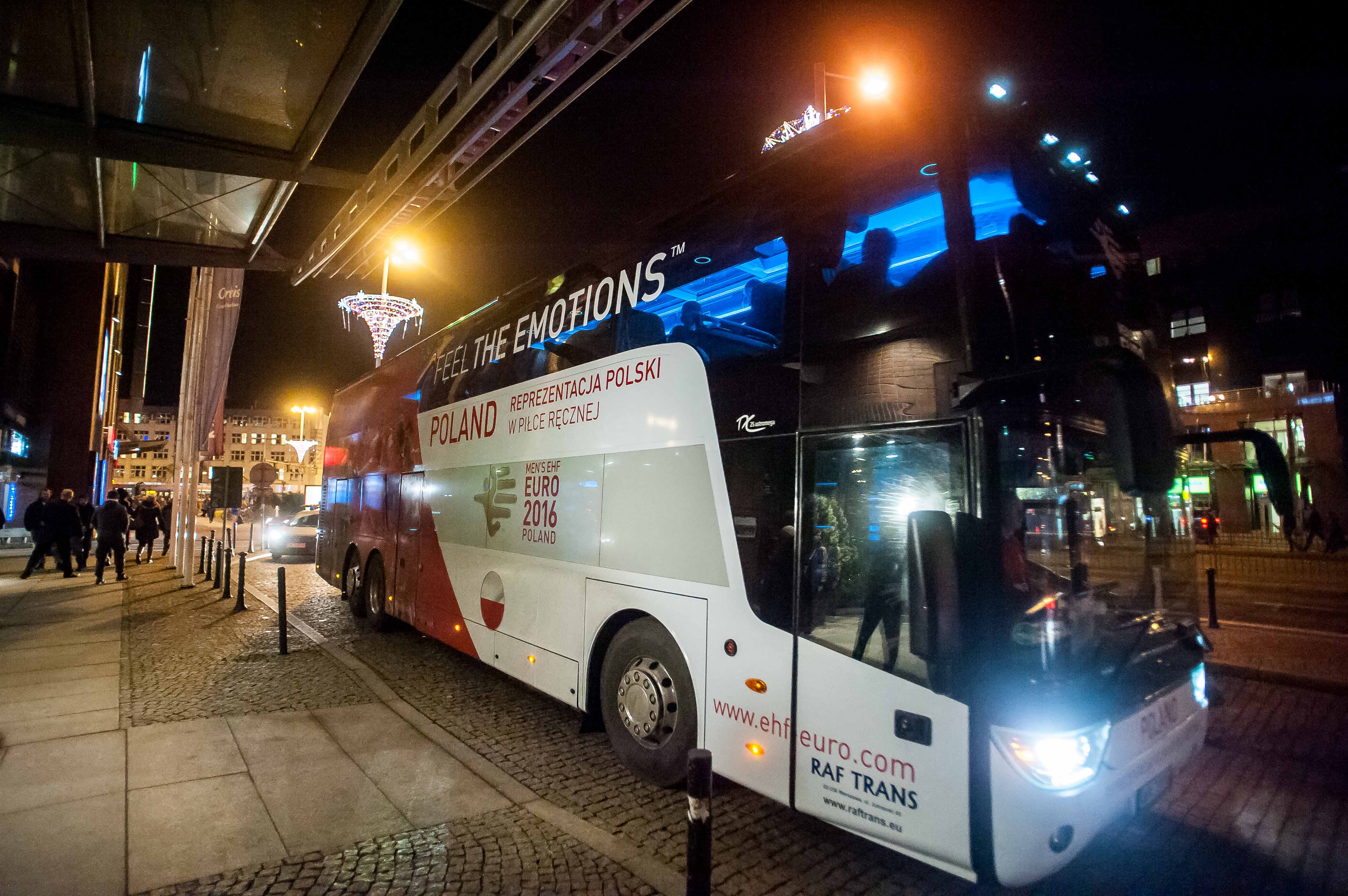 2016.01.28 Wroclaw Pilka reczna EHF Euro 2016 Mistrzostwa Europy w pilce recznej mezczyzn Reprezentacja Polski przyjezdza do Hotel Mercure Wroclaw Centrum N/Z Autobus reprezentacji Polski Foto Pawel Andrachiewicz / Pressfocus 2016.01.28 Wroclaw Handball Men EHF Euro Poland 2016 Poland came to Hotel Mercure Wroclaw Centrum Autobus reprezentacji Polski Photo Pawel Andrachiewicz / Pressfocus